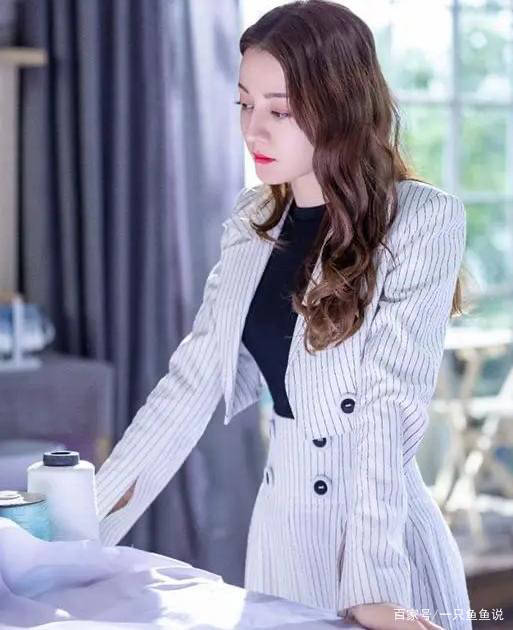 身材|迪丽热巴身材堪称完美，海魂衫在她身上，穿出了高级感