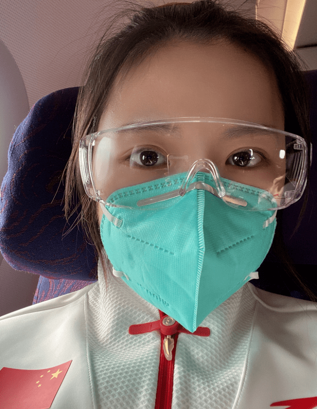 金杨|双金杨倩回国后太潇洒！扎丸子头甜美减龄，奶瓶特效下可爱到膨胀？