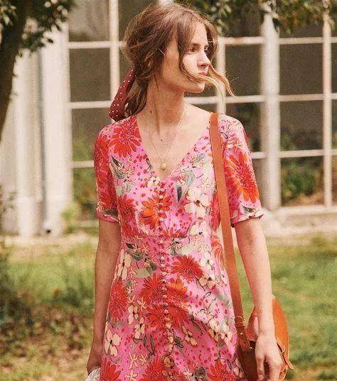 下岗|渣女裙下岗了！2021最流行穿“仙女缎面裙”，好看又高级！