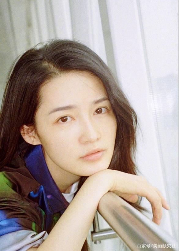 美人|她的浓妆总是“差强人意”，素颜淡妆反而“我见犹怜”