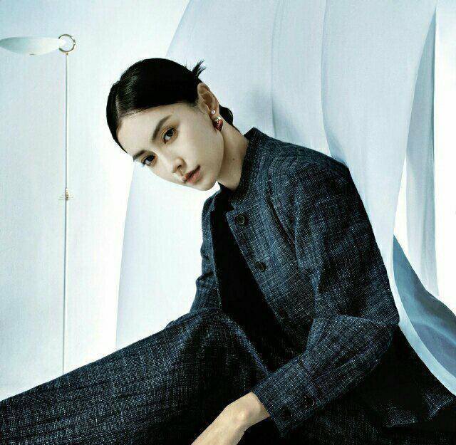 设计|杨颖绝美礼服造型，穿网纹镂空鱼尾裙高贵又妩媚，尽显女神高颜值