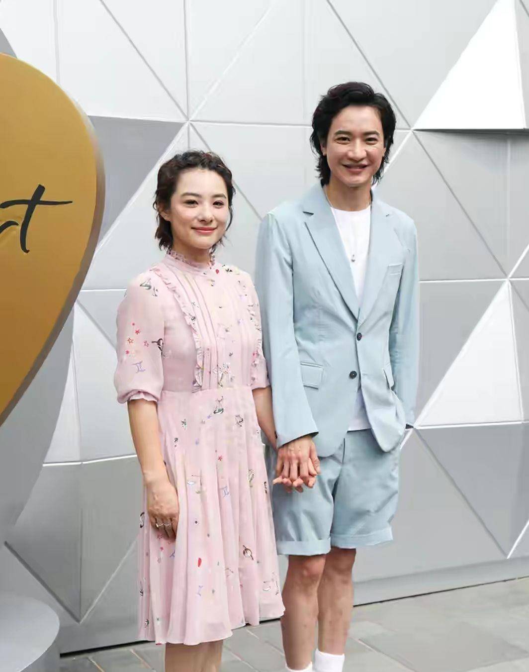 黑色|刘璇罕见出镜，黑眼圈皱纹都好明显，可气质比很多女星都高贵！