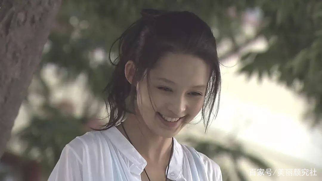 美人|她的浓妆总是“差强人意”，素颜淡妆反而“我见犹怜”