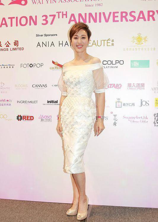 裙子|陈法蓉真是优雅的代表，穿白裙也太美了，短发依旧女人味满满