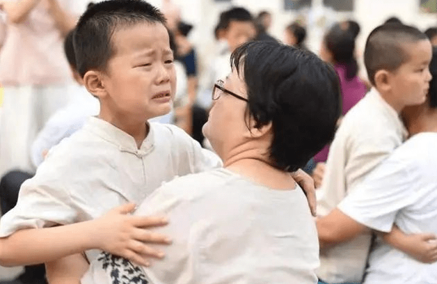 家长|人类幼崽记仇本，每页都写着“我忍了”，详细记录姐姐的罪行