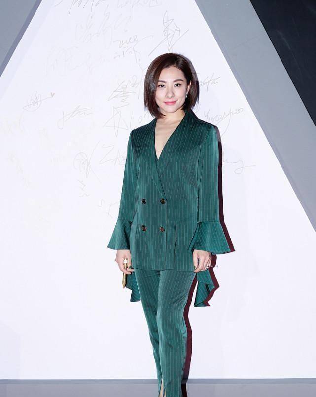 刘璇|刘璇不愧是昔日的体操冠军，气韵太好了，穿“睡衣西装”也有气场