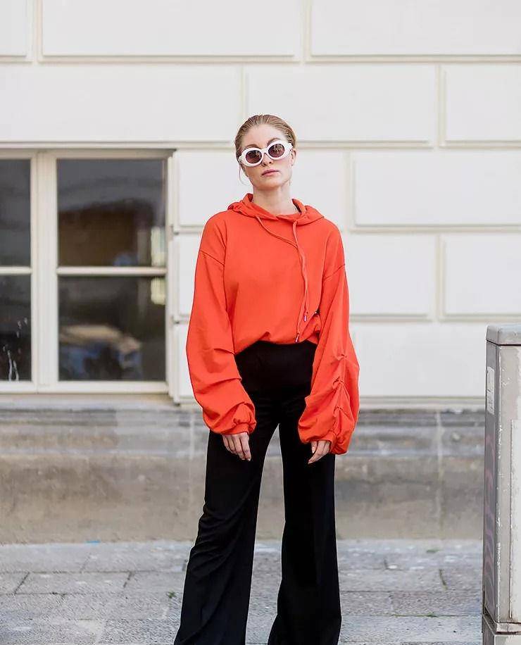 卫衣|倪妮用卫衣配阔腿裤好俏皮，少女感十足，小个子麻烦请跟周冬雨学