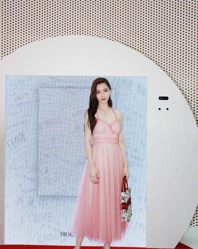 设计|杨颖绝美礼服造型，穿网纹镂空鱼尾裙高贵又妩媚，尽显女神高颜值