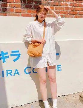 视觉|今夏“裙子＋运动鞋”这样穿，好看死了！