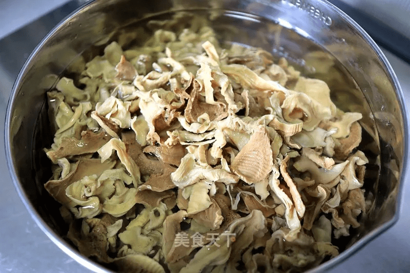 微火|五花肉炖干笋尖:浓香入味,简直不要太好吃!