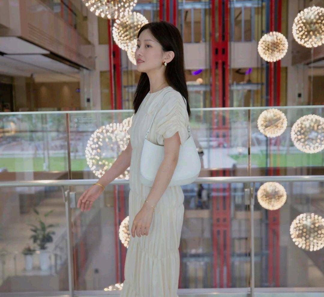 才会|不起眼的基础款服装怎么搭配才好看？只要穿对了，气质不输超模