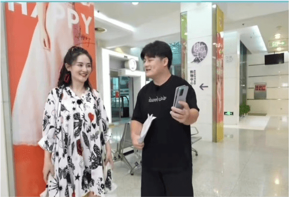 状态|谢娜二胎复出享大咖待遇!穿碎花裙状态佳,顶流赵丽颖都成了配角?