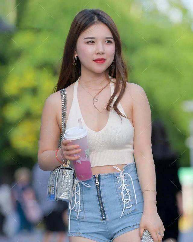 一身|一身温婉大方的半身裙，时尚又显瘦身