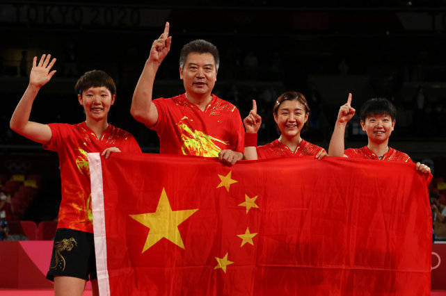 中国|中国乒乓球女团再夺冠太厉害！穿中国红展女将范，不给日本队面子？