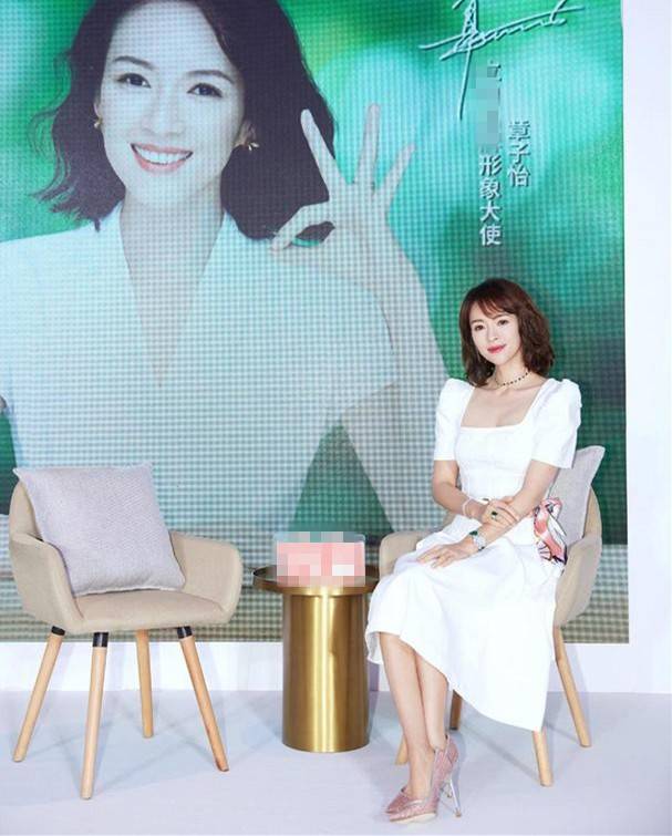 配饰|章子怡颜值回春太美了!白裙配lob卷发时髦减龄,谁能看出她42岁