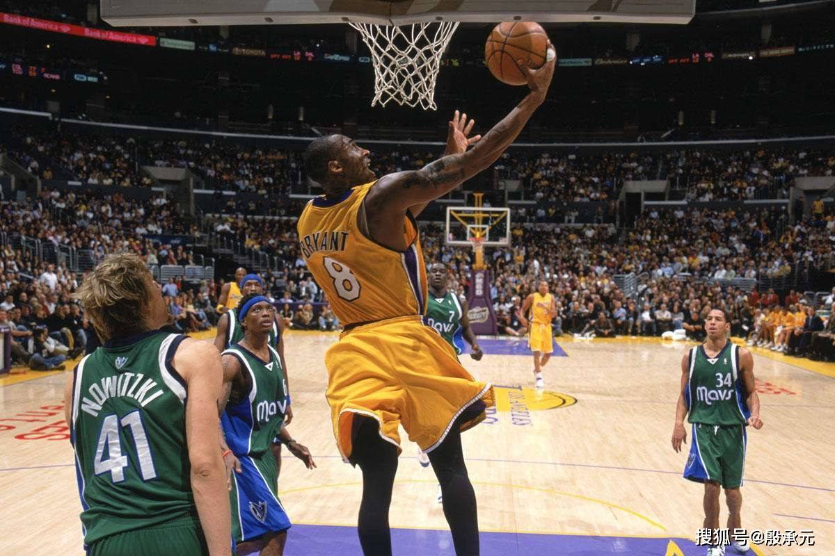 扣篮|科比NBA生涯常规赛扣篮1001次，在历史上是什么水平？