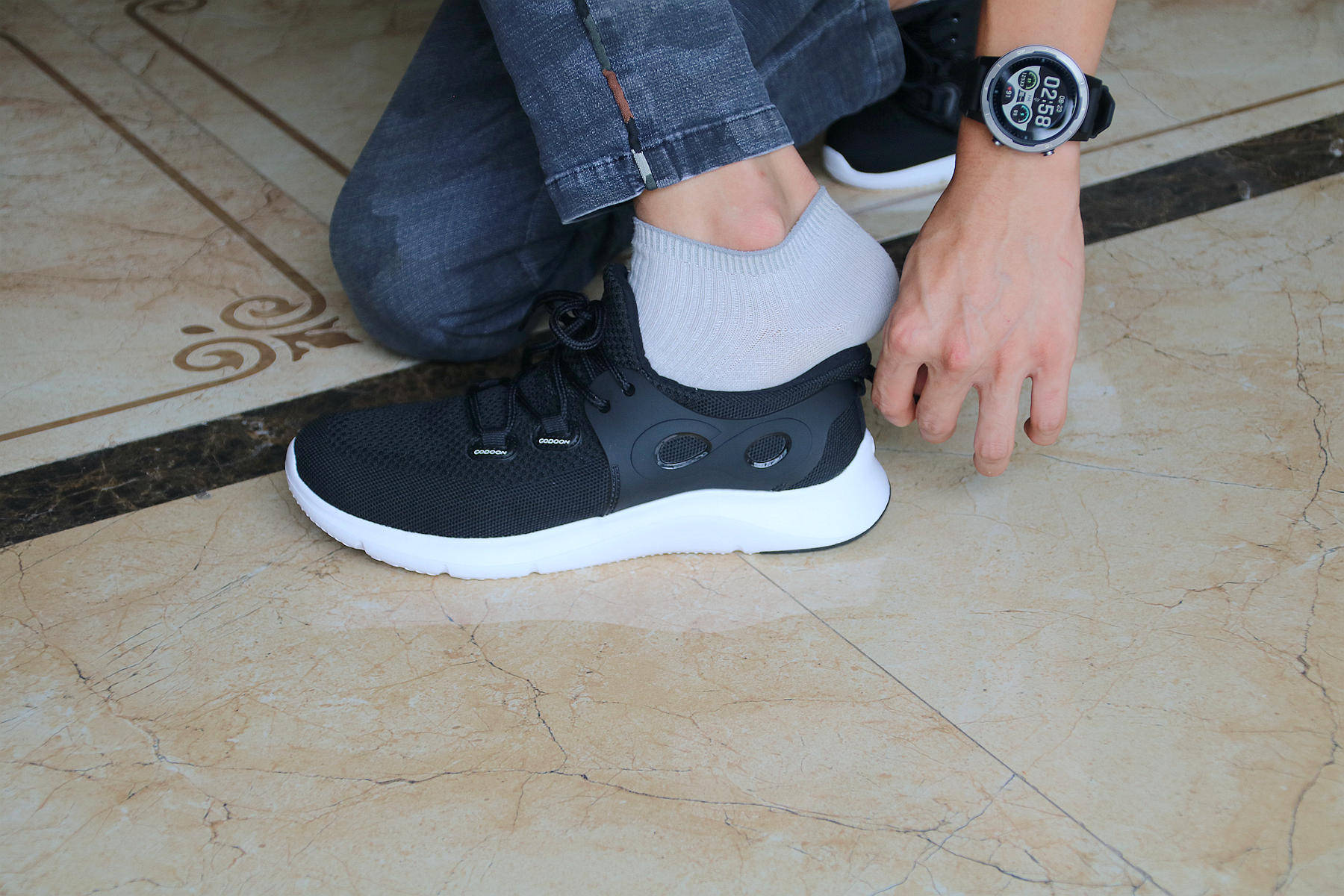 设计|轻弹又舒适、穿上它就不想脱下来，咕咚智能跑鞋5K体验