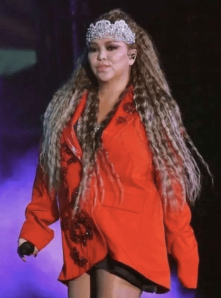 身材|张惠妹为显瘦真拼,脚踩20cm高跟穿出细长腿,“下衣失踪”真惹眼?