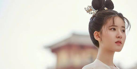 女神|“国民闺女”新剧给赵露思作配，长腿女神为何会“沦落”至此