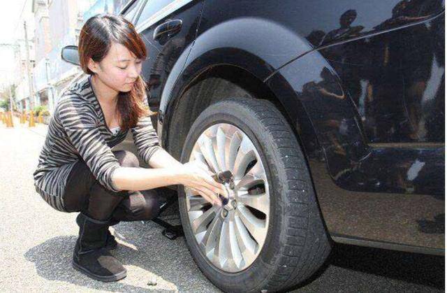 自己怎么换胎汽车 24c5017995cd4048b0e2d593e87e4ffb.jpeg