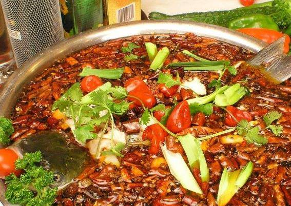 做法|鲤鱼解馋做法,下酒下饭两不误,颜值口感双高,一顿一盘不够吃