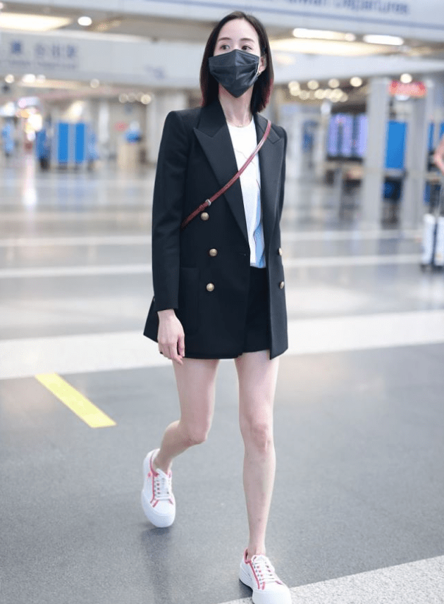 整体|张钧甯颜值真抗打，纯素颜皮肤紧致无皱纹，38岁嫩似女大学生