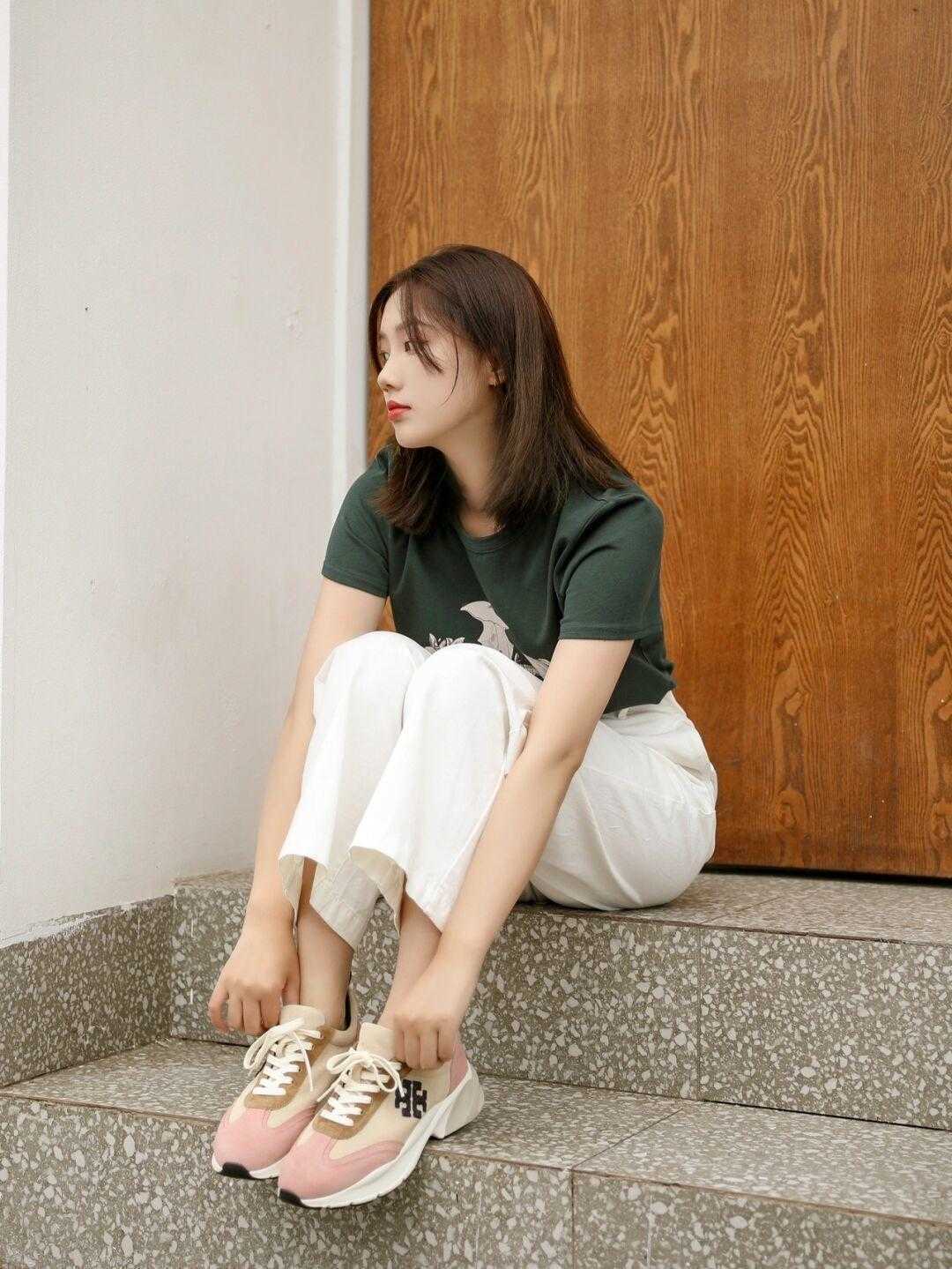 西装|气质女人从不乱穿衣，波点连衣裙搭配西装知性干练，优雅温柔