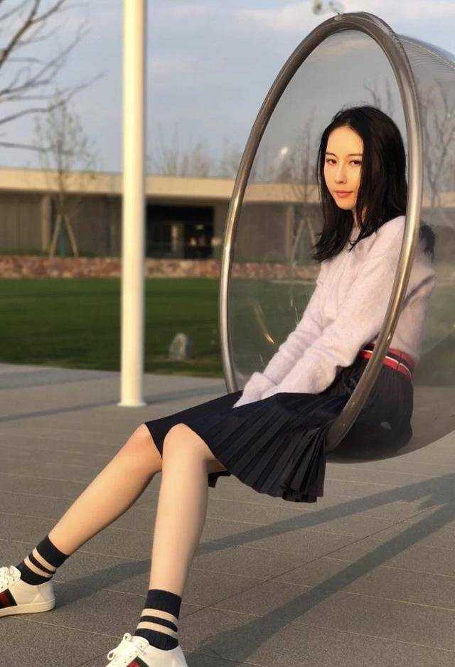 小白|如何用一件单品拯救气质，试试小白鞋，经典百搭还不会出错