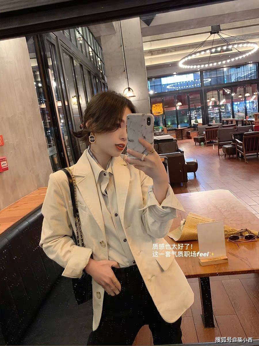 颜色|真正会穿有品味的女人，入秋第1件外套首选“西装”，洋气又高级