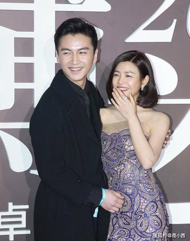 活动|陈妍希明明比陈晓大4岁，却被宠成小女孩，尤物身材穿抹胸裙真美