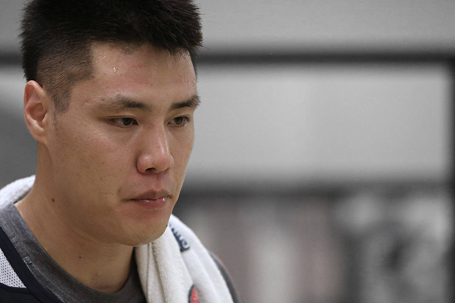 如今的贺天举是cba市场内的一名自由球员,但由于其年龄偏大以及受限制