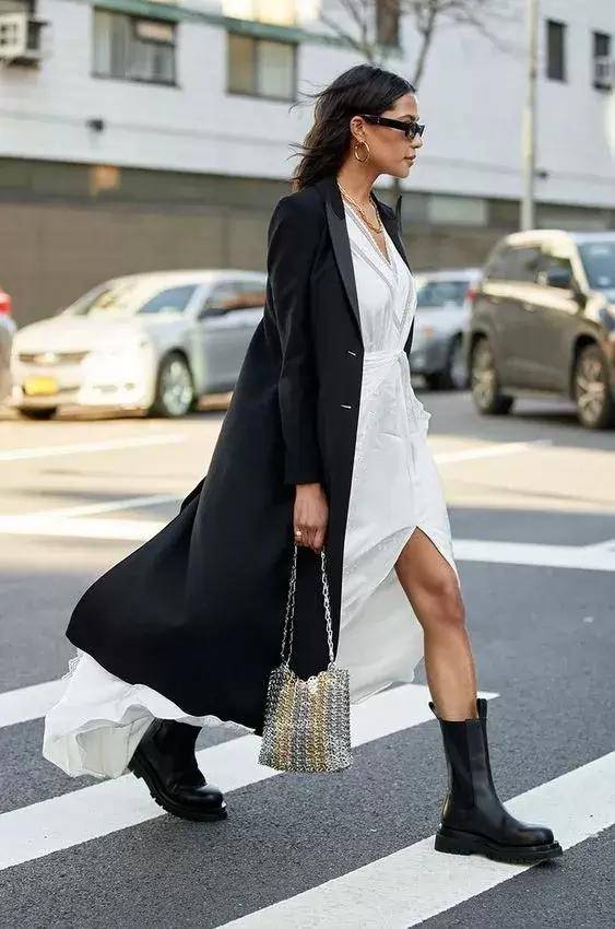 运动鞋|这个秋天，平底鞋+裙子穿出女人最轻松、优雅的样子，巨时髦！