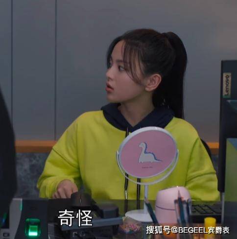 设计|杨超越不愧是打工人之光！职场穿搭好实用，温柔知性气质好