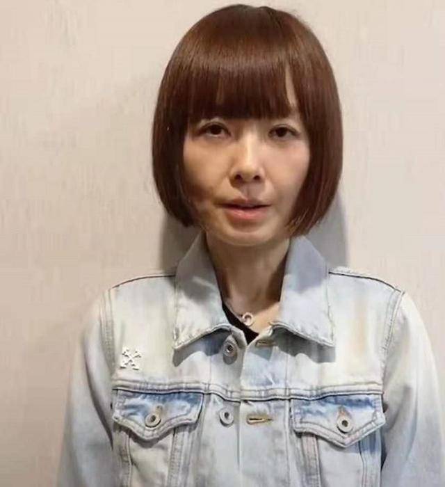 颜色|51岁陈鲁豫好消瘦，素颜出镜面颊凹陷，法令纹凸出更显得憔悴了