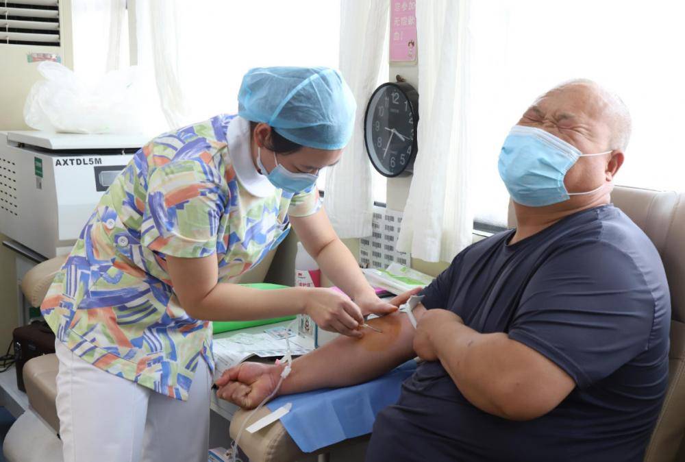 献血者|科学防疫 踊跃献血——徐州市民走进街头献血屋为生命加油
