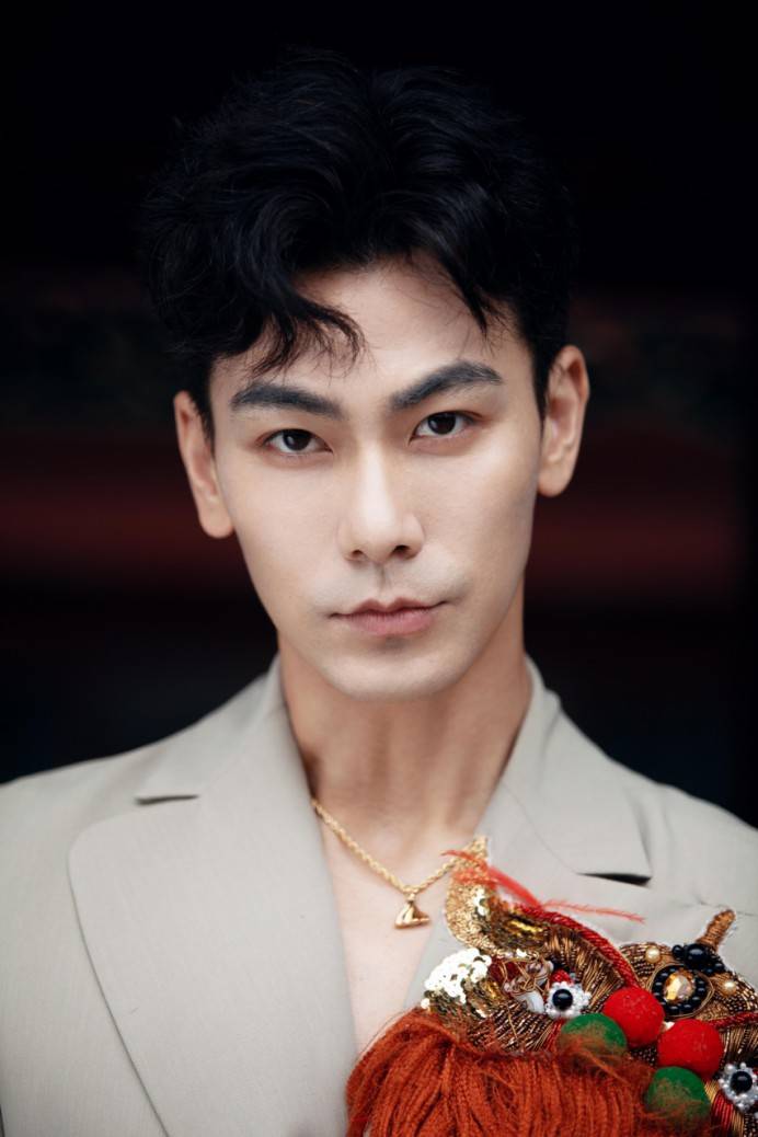 陈紫函戴向宇国风双人大片来袭冻龄cp画面唯美眼神太绝