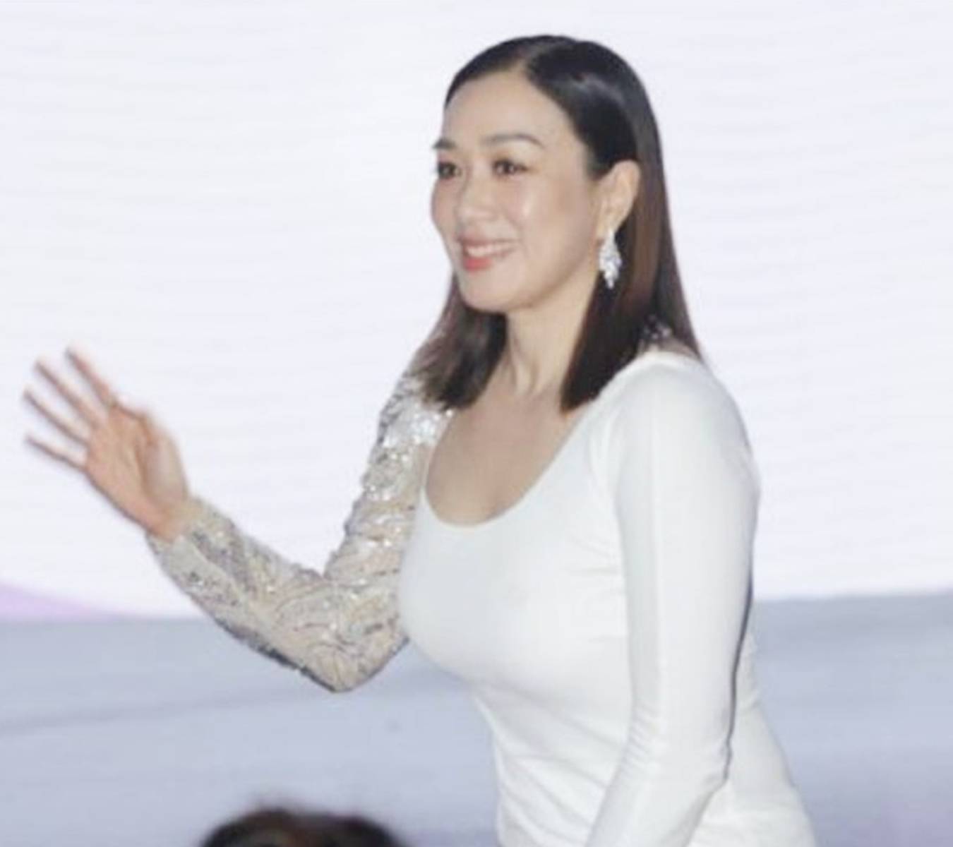 变化|“少女胯”和“妈妈胯”有何区别？看看钟丽缇，或许你能理解一些