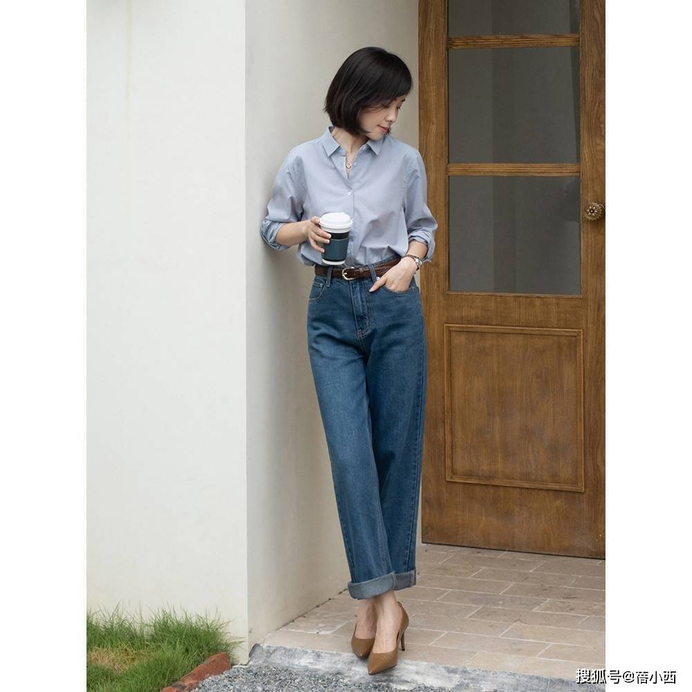 西装|时尚需要做减法，用这1条简约“牛仔裤”来搭配，轻松透出高级感