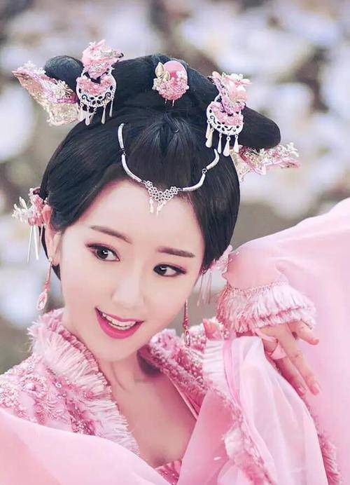 浅色|自带“美瞳”效果的眼睛，我只服这3位女演员！眼神都写满了灵气