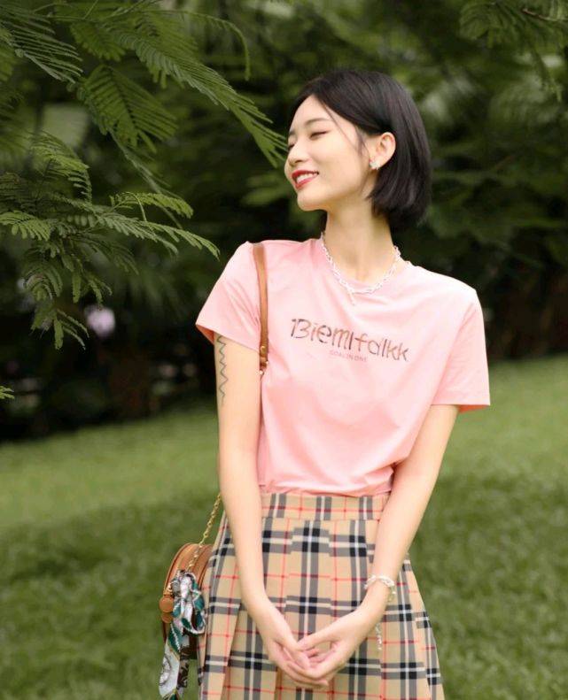 服装|秋季穿搭可以做减法，穿搭风格简简单单就好，精致又有魅力