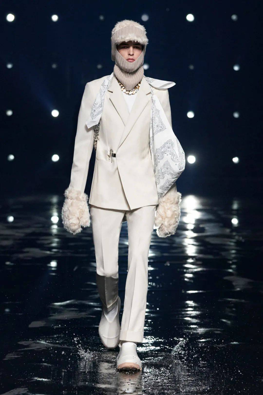 黑色|纯黑世界：Givenchy2021秋冬
