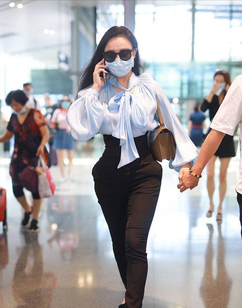 冉莹颖|冉莹颖身材像P的，“葫芦”曲线凹凸明显，肉感十足也不显壮