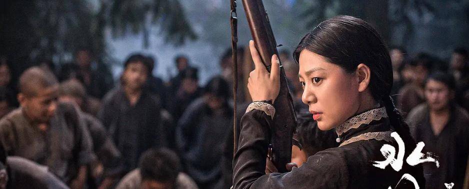 电影|上映2天票房第一，离开陈思诚后，不靠性感成名的她，终成大女主