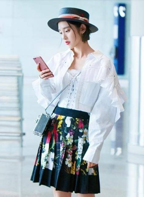 唐艺昕|唐艺昕被张若昀宠成公主,穿Gucci珠光裙走机场,再配香奈儿包包