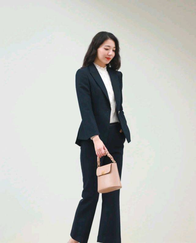 显得|女人要懂得爱自己，可以从穿衣打扮开始，做个有品味的女人