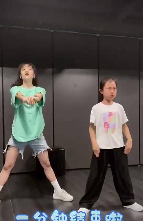 马尾|8岁甜馨真不怕吃苦！扎马步表情挣扎太像贾乃亮，梳高马尾飒气十足