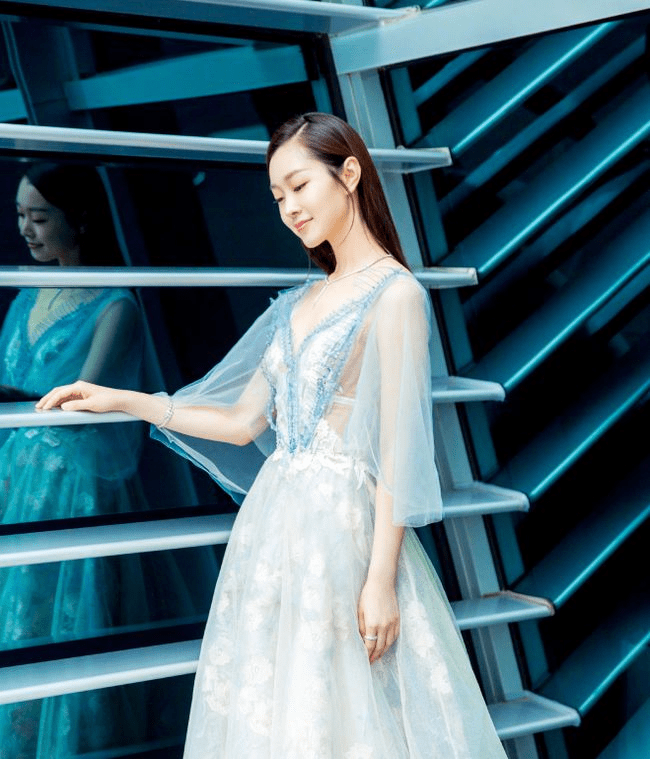 透视|气质的女人玩性感,宋轶就算穿着“低俗”的裙装,也不影响高雅感