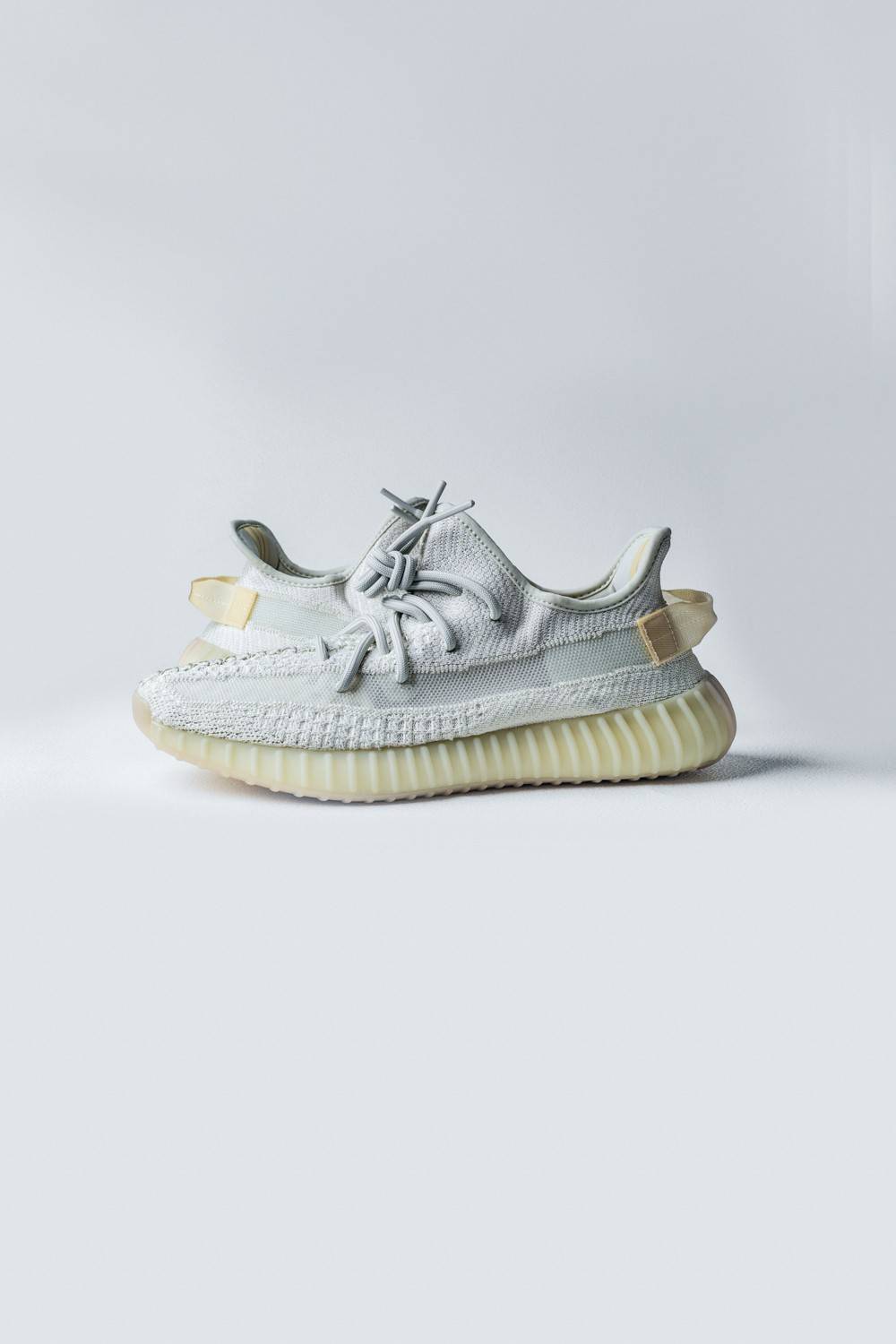 实物|纯白秒变糖果色！首款变色 Yeezy 350 好看又好玩！登记最后一天！