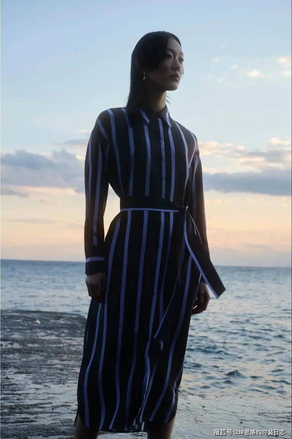 系列|Lookbook画册丨COS 2021夏季假日系列 以轻简搭配享受夏日宁静