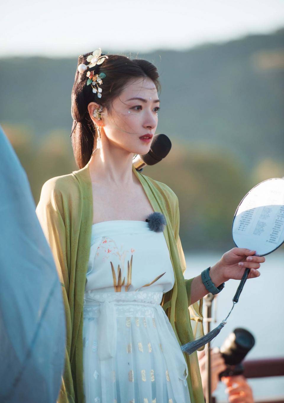 黑色|姐姐私服大盘点：张雨绮又纯又欲，郁可唯少女感十足，宁静太飒了